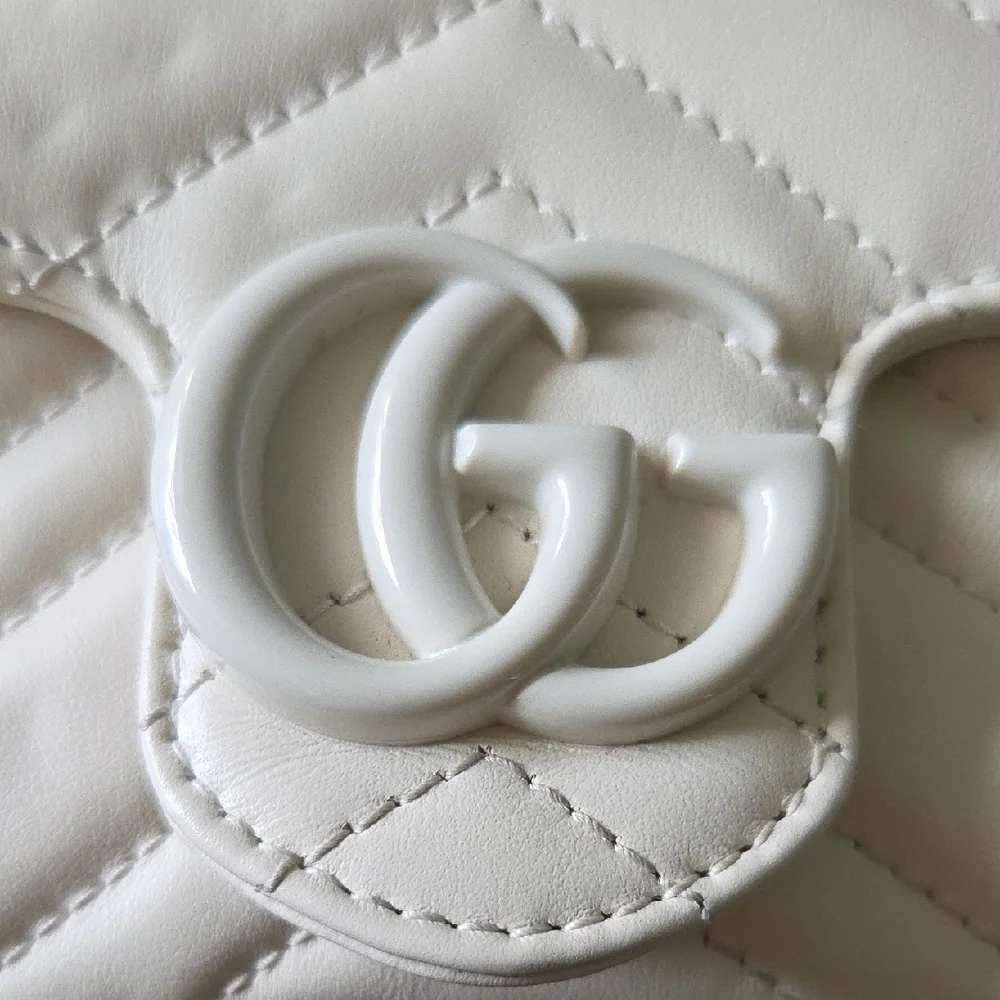 Gucci GG Marmont Flap Matelassé Quilted Marmont Super Mini Bag - Picture 3 of 8